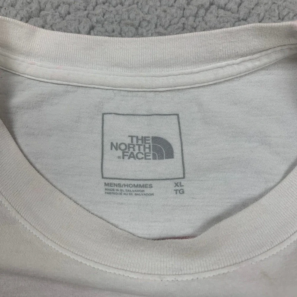 The North Face T-Shirt Mens XL White Long Sleeve Cotton Graphic Logo‎
